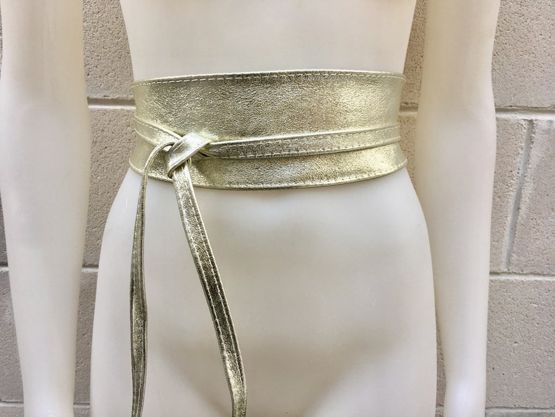 GOLD OBI Gürtel aus natürlichem weichem Leder. Taillengürtel, breiter Ledergürtel, Metallic, Wickelgürtel, Boho Schärpe, Boho Wickelgoldgürtel Bild 5