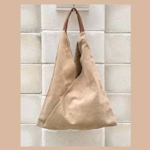 Slouch Ledertasche in BEIGE. Große Schultertasche aus Leder. Boho Tasche. Laptoptaschen in Wildleder. Große Wildledertasche. BEIGE Wildledertasche.
