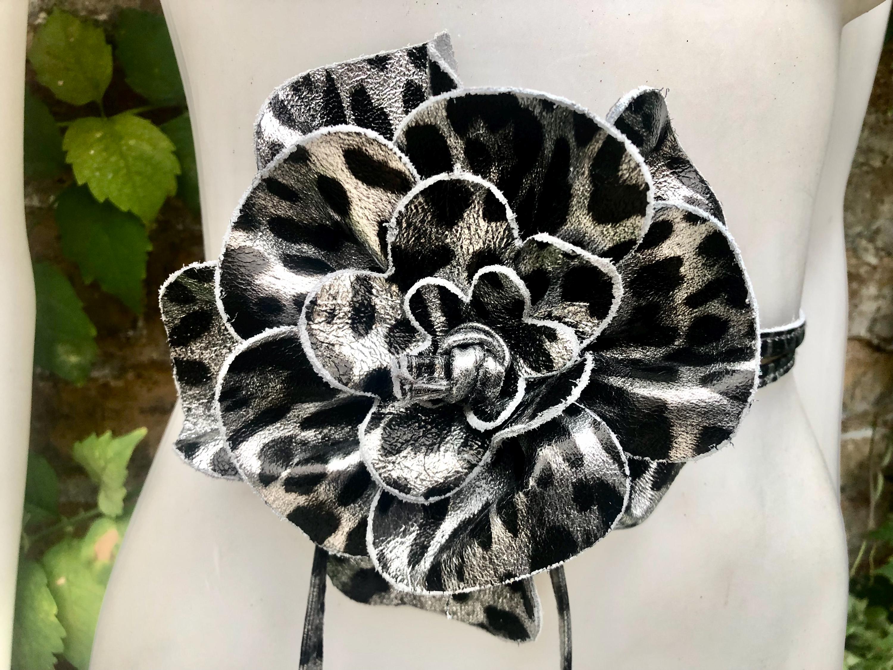 Cheetah Print Flower Leather Belt in SILVER. Waist, Overall  display picture 1