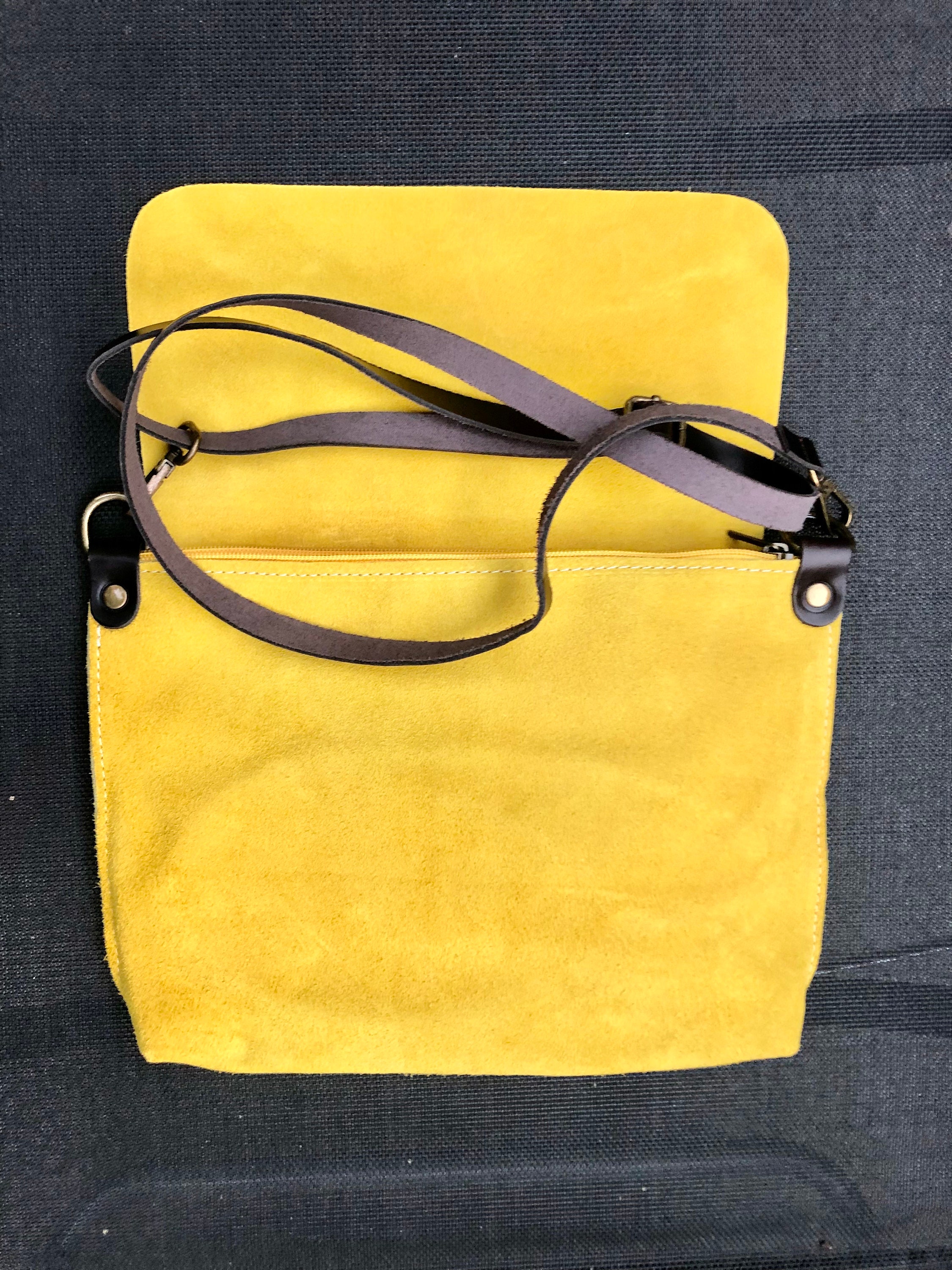 ◆OVHEE◆ Low Shoulder Bag Yellow P00000RS PO CNg JEJU MINI SHOULDER BAG Rp 490.000 Washed nylon and