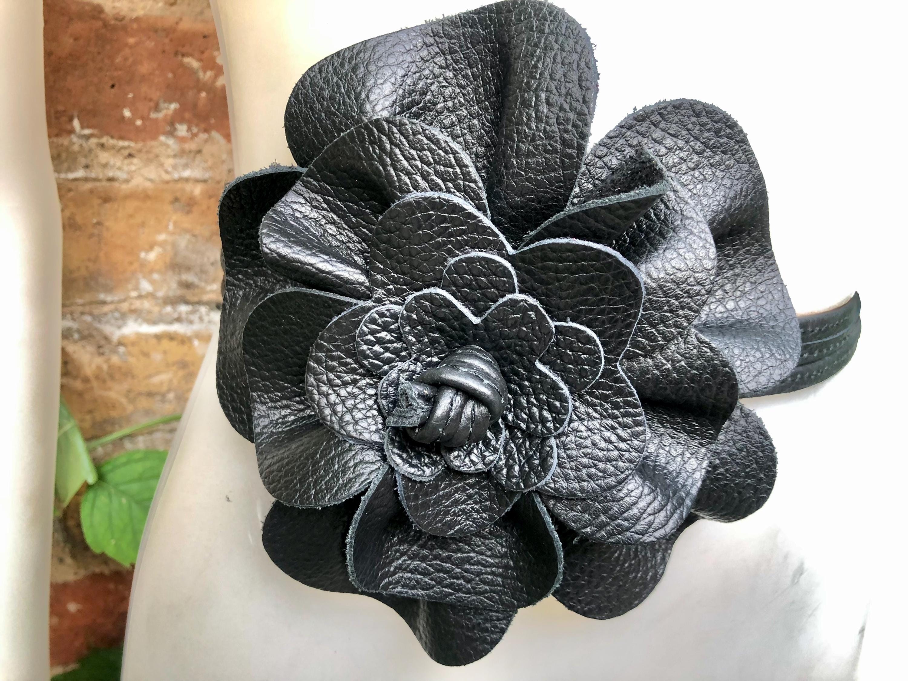 Black Leather Flower Waist belt Luxury Women\'s Style AMELIE Black Leather Belt With Floral Accents & Gold Pearls main image 2