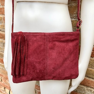 Sac en cuir en daim BORDEAUX. Cross body / sac à bandoulière en cuir AUTHENTIQUE. Petit sac en daim boho. Sangle réglable + fermeture éclair. Porte-monnaie rouge vin