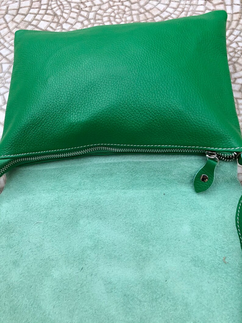 GREEN Cross body / shoulder bag. Genuine leather bag. Medium sized flat messenger bag with zipper adjustable strap. Green leather purse image 10