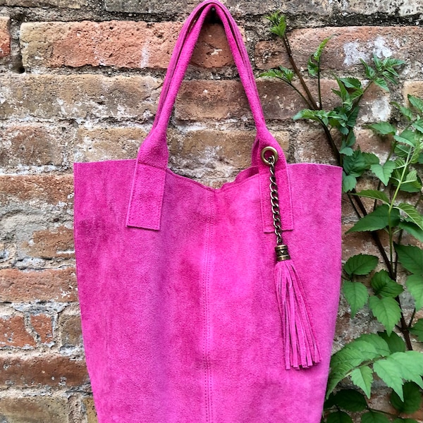 Fuksjoworóżowa skórzana torba typu shopper z prawdziwego zamszu. Luźna różowa torba typu tote na laptopy, tablety i książki. Jaskraworóżowa skórzana torebka.