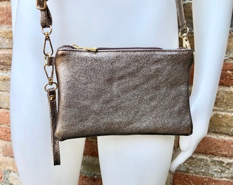 Kleine Ledertasche in METALLIC BRONZE. Umhängetasche, Schultertasche oder Handtasche aus echtem Leder. Bronzefarbene Ledertasche + verstellbarer Riemen