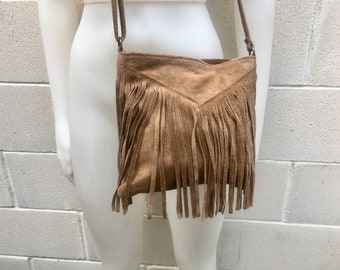 Cross Body Wildleder Fransen Tasche. BOHO Ledertasche in dunkelbeige. Umhängetasche aus weichem echtem Wildleder.Braune Crossbody Hippy Quaste Tasche