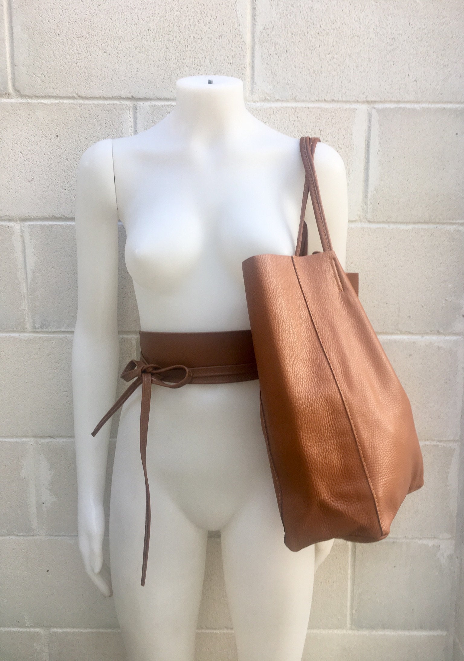 MICRO BAG 7 IN TAWNY BROWN SMOOTH LAMBSKIN YELLOW STRAP