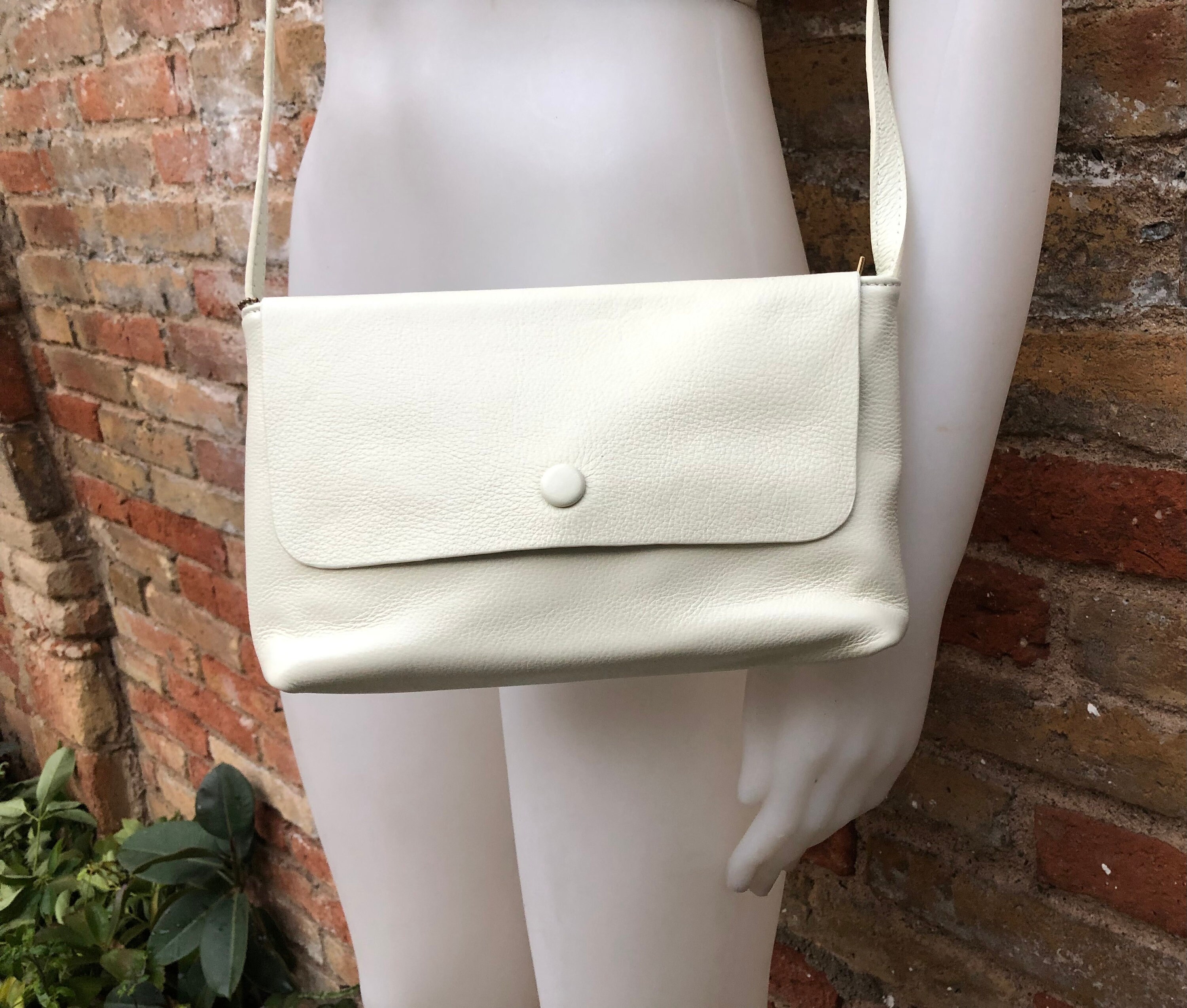 Pequeño bolso de piel en beige Bolso cruzado de cuerpo o