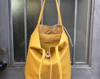 マスタードイエローのトートレザーバッグ。柔らかく自然な本革バッグ