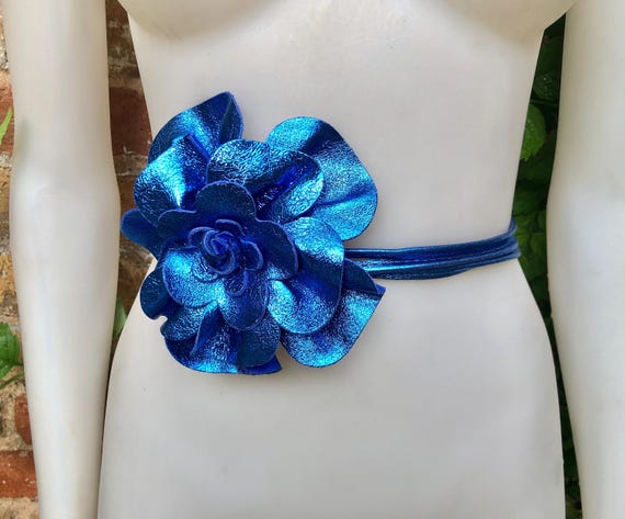 Flower leather belt in metallic ROYAL BLUE. Waist, overall or dress belt. Genuine leather. Cobalt blue rose belt. Large ROYAL blue flower. Flower leather belt in metallic ROYAL BLUE. Waist, overall or dress belt. Genuine leather. Cobalt blue rose belt. Large ROYAL blue flower.