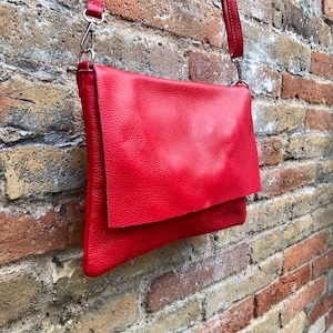 RED genuine leather bag. Cross body bag or shoulder bag in grain leather.Adjustable strap, zipper and flap.Hardware in BRONZE. Red purse