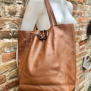 Sac cabas en cuir marron CAMEL. Sac en cuir souple naturel VÉRITABLE. Grand sac en cuir marron. Sac cabas marron clair, sac pour ordinateur portable. Avec FERMETURE À GLISSIÈRE.