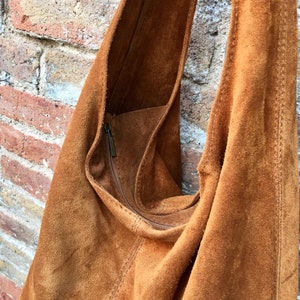 Slouch bag.Large TOTE leather bag in CAMEL brown with zipper.Genuine leather bag.Light tobacco color laptop bags. Large shopper leather bag. immagine 8