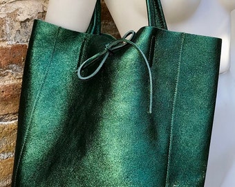 Bolso tote de piel en color verde metalizado. Shopper de piel GENUINA. Bolsa grande para llevar todo tu portátil y libros. Monedero grande de piel verde oscuro