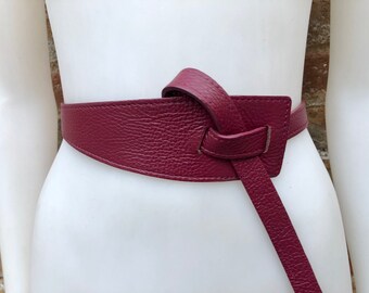 90s Skinny Plum Burgundy Oxblood Croc Embossed Leather Belt  display picture 3