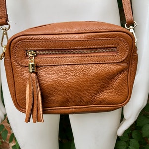 Petit sac en cuir marron Camel. Sac à bandoulière, sac à bandoulière en cuir VÉRITABLE. Sac en cuir marron sellier avec bandoulière réglable et fermeture éclair