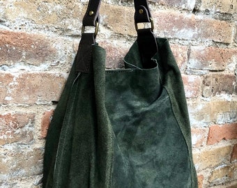 Bolsa de couro Slouch em VERDE escuro. Bolsa de ombro estilo hobo macia com ZÍPER. Bolsas para livros ou tablets em camurça. Bolsa de camurça VERDE escuro. Bolsa verde escuro