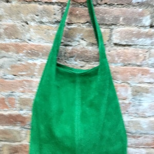 Grote leren draagtas in GROEN met RITS. SLOUCH-tas van echt leer. Boho-tas. Laptoptas.Grote suèdeleren tas.Groene leren shopper