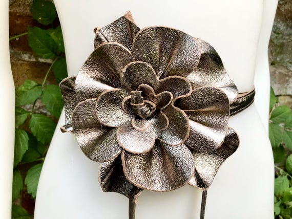 Flower metallic leather belt‎ L Flower Leather Belt in SILVER. Waist, Overall or Dress Belt  main image 3