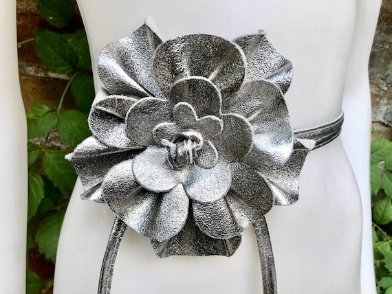Flower metallic leather belt‎ L Flower Leather Belt in Metallic LIGHT BLUE. Waist, Overall  main image 4
