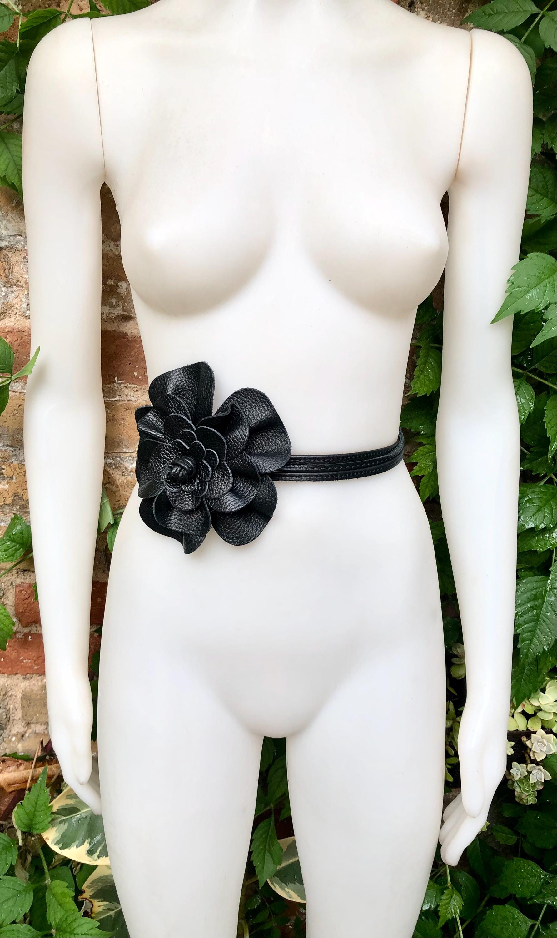 Black Leather Flower Waist belt Luxury Women\'s Style AMELIE Black Leather Belt With Floral Accents & Gold Pearls main image 4