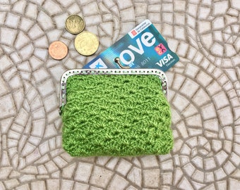 Crochet coin purse. LIGHT GREEN kiss lock purse. Retro clip purse, hand crocheted with metallic frame in silver. Grandma retro  purses