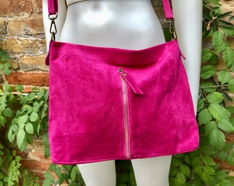 Bolso de piel serraje rosa fucsia. Bolso mensajero bohemio. PIEL GENUINA Bolso cruzado o bandolera. Monedero de piel ante rosa intenso con cremallera