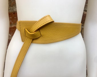 Obi belt in genuine leather. Wrap belt in MUSTARD color. Waist belt in yellow. Mustard color wraparound belt. Genuine leather 80s style belt