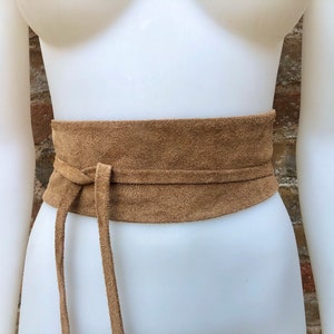 Light camel brown leahter OBI belt. Light brown suede waist belt. Soft leather wraparound belt, Tan beige, cafe au lait boho wrap belt