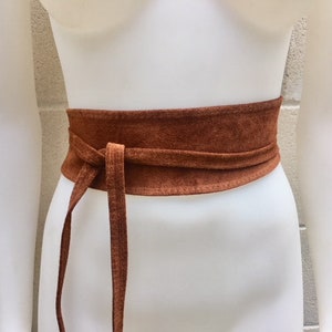 Obi belt in suede. Wrap belt in DARK saddle brown. Genuine leather wraparound belt. Dark CAMEL brown leather belt, dark tobacco  waist belt