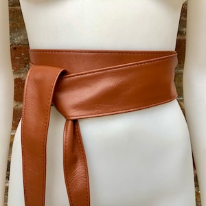 CAMEL BROWN obi belt. Wrap belt in soft genuine leather. Wraparound waist belt. Wide style. Boho dress belt in TOBACCO/saddle brown leather