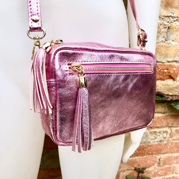 Kleine Rosa Ledertasche. ECHT Leder Schulter / Umhängetasche. Rosa metallic Ledertasche. Quasten, verstellbarer Riemen + Reißverschluss