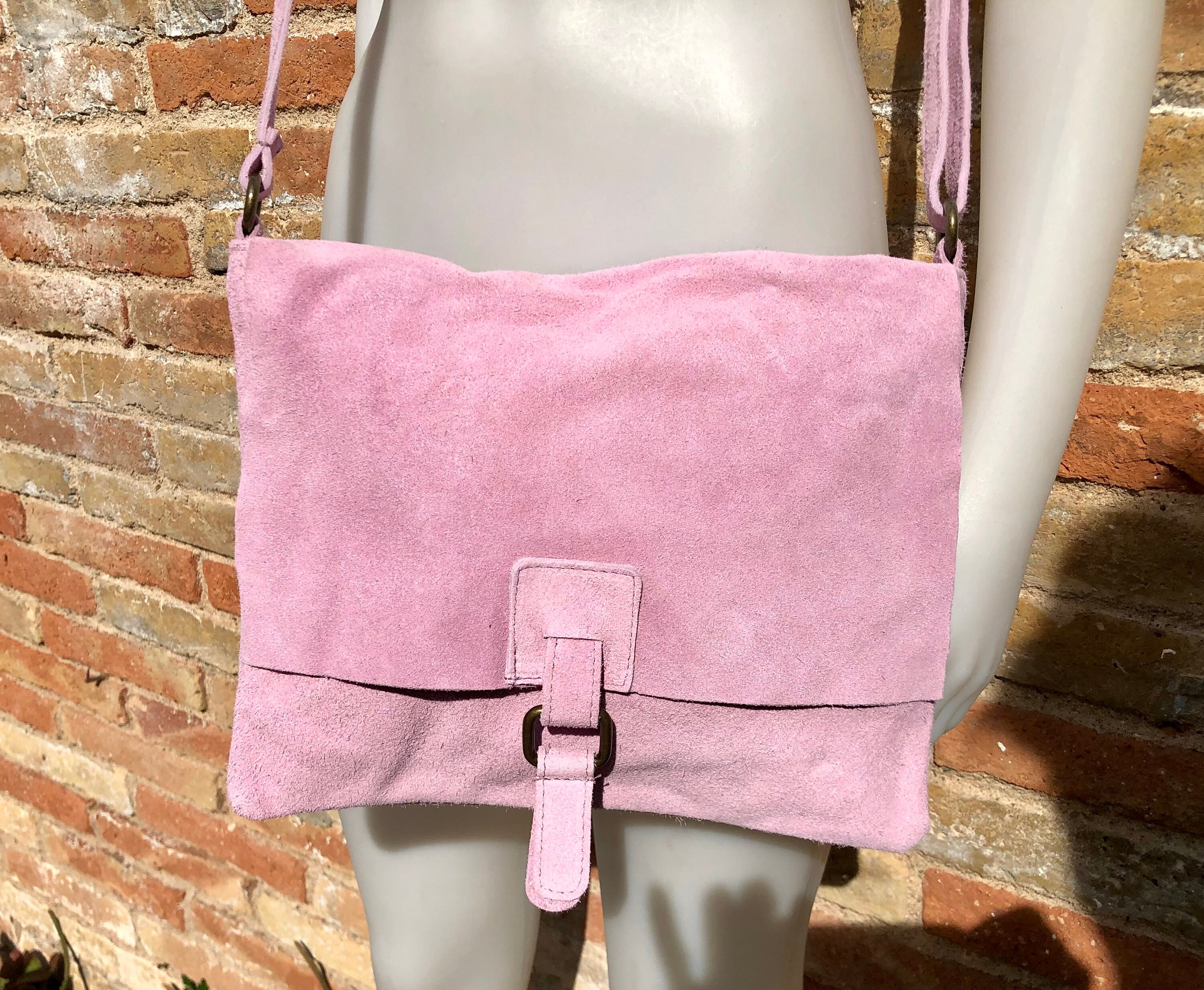 【EMIS】SUEDE SHOULDER BAG-PINK Emis Suede Texture Clutch Bag Fuchsia | Cilento Designer Wear