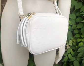 Small leather bag in white. Crossbody / shoulder bag in white GENUINE leather. Adjustable strap, zipper. White leather purse with tassel.