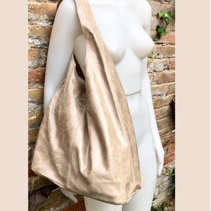 Slouch bag. Large TOTE leather bag in beige glossy genuine leather. Beige leather bag. Beige shopper with wide strap.Tan leather purse