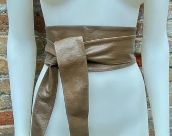 Vintage 80s Taupe Leather Tie Waist Belt Soft Boho Obi Sash Retro Vintage Khaki Tan Faux Leather Obi Sash Wrap Wide Belt  main image 3