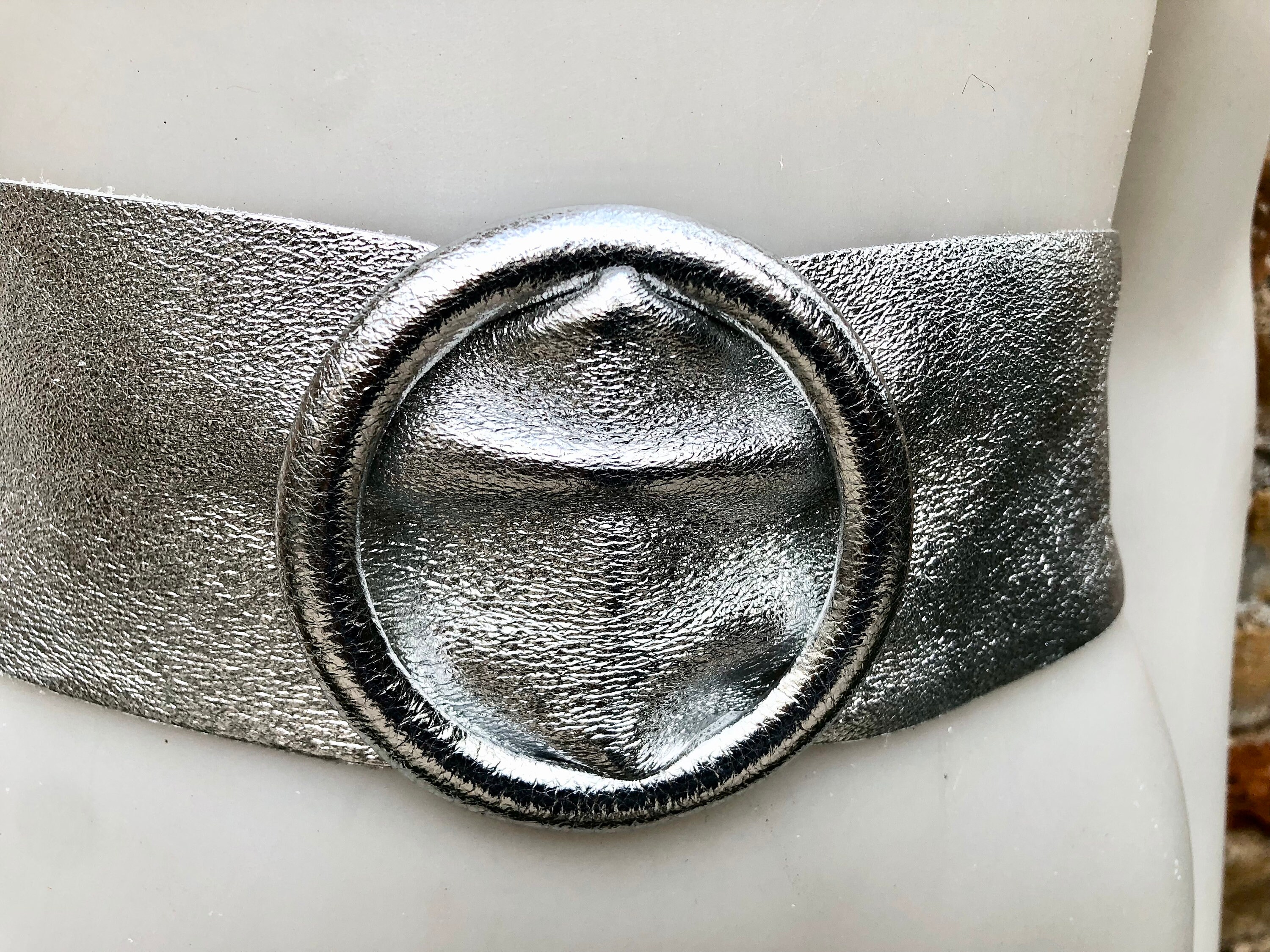 SILVER Metallic Leather Waist Belt With Large Round Buckle SILVER Metallic Leather Waist Belt With Large Round Buckle