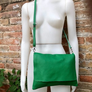 GREEN Cross body / shoulder bag. Genuine leather bag. Medium sized flat messenger bag with zipper adjustable strap. Green leather purse image 5