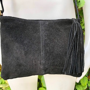 Bolso de ante en color NEGRO. Bolso bandolera, bolso de hombro bohemio en piel auténtica. Bolso pequeño de piel, bolso de hombro NEGRO, monedero pequeño negro.