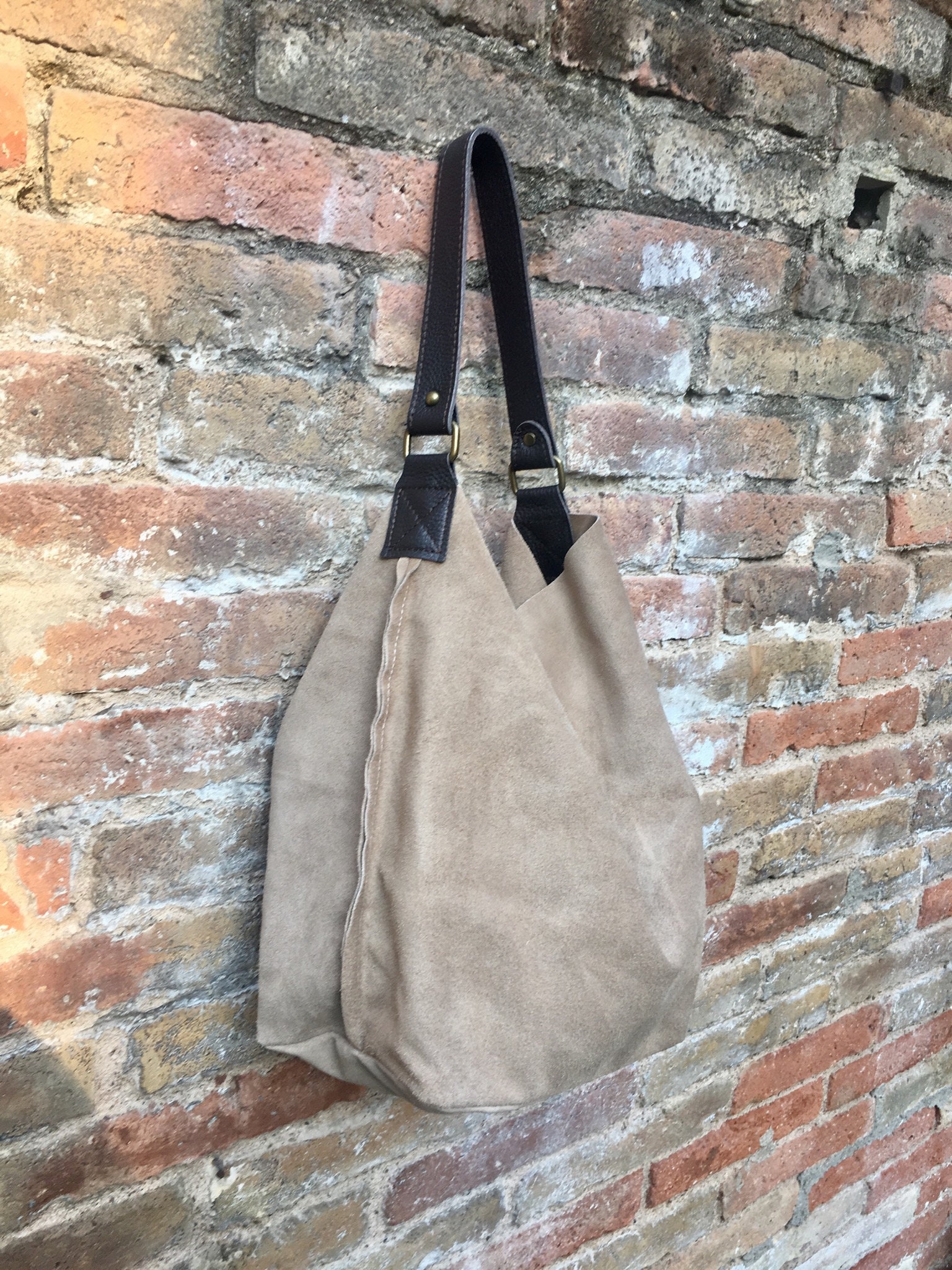 ★送料・関税込★DECKE★ACCORDION NECK WALLE.T★人気バッグ★ Slouch Leather Bag in BEIGE. Hobo Shoulder Bag. Boho Bag