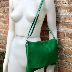 GREEN Cross body / shoulder bag. Genuine leather bag. Medium sized flat messenger bag with zipper adjustable strap. Green leather purse image 4