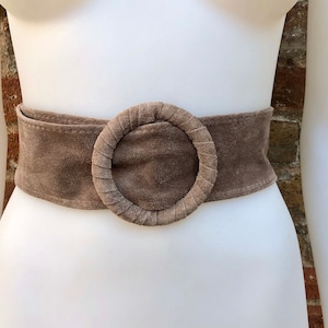 Light brown suede waist belt with large round buckle. Soft suede belt in taupe color. Boho suede belt. Greyge genuine natural suede leather.