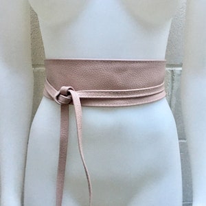 Pink obi belt in soft leather. Wrap belt in  light pink. Wide waist belt in genuine leather. Wraparound belt. Boho sash in soft dusty pink