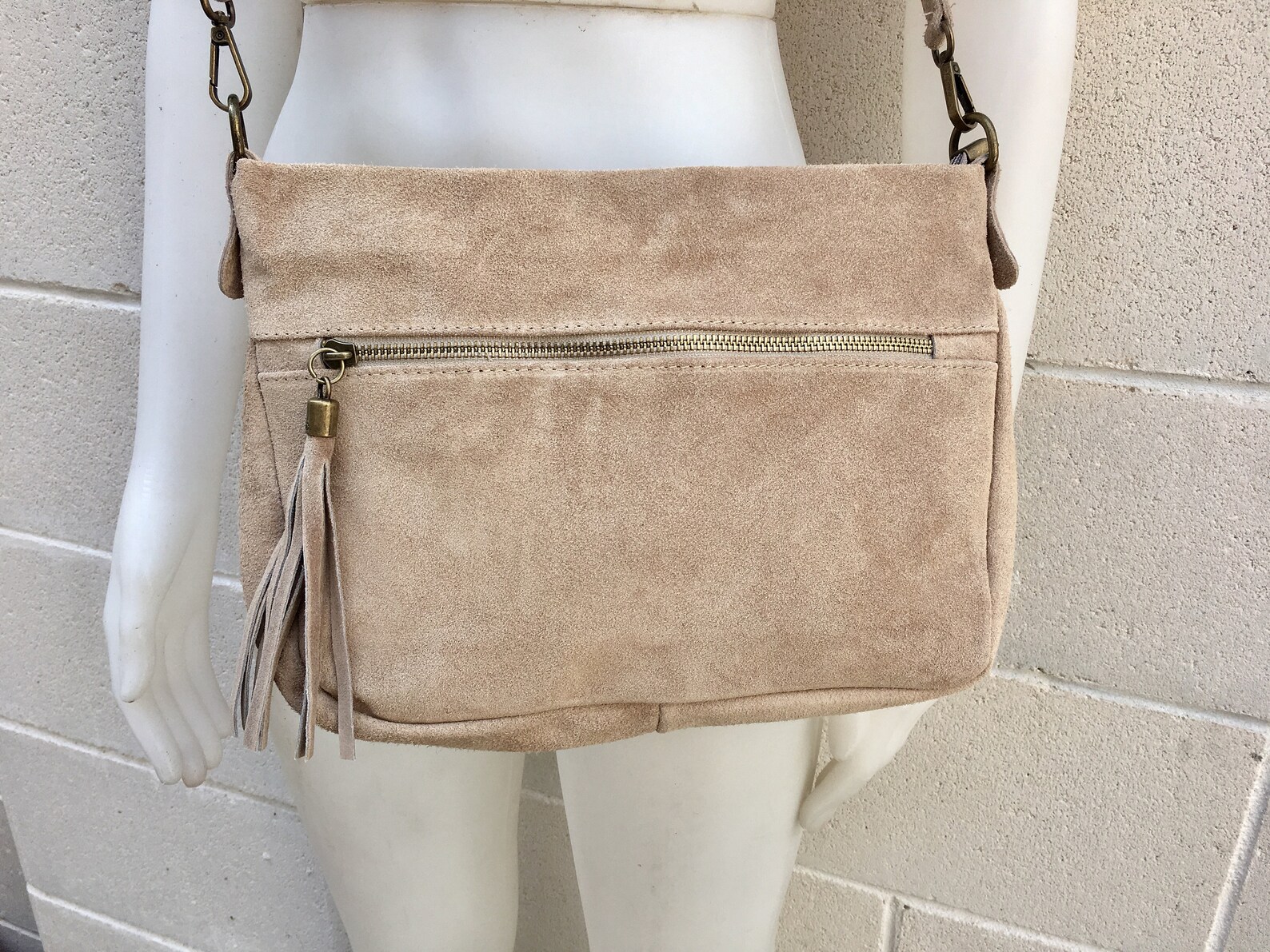 suede-leather-bag-in-beige-with-tassel-cross-body-bag-in-natural