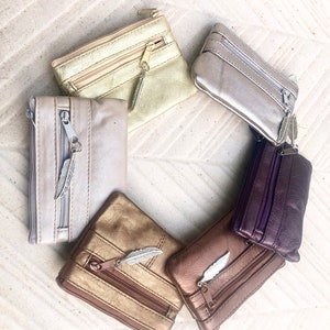 Kleine portemonnee van echt leer met metallic glans, 3 ritssluitingen. Geschikt voor creditcards, munten, bankbiljetten. Kleine leren portemonnee. Goud, zilver, koper, paars