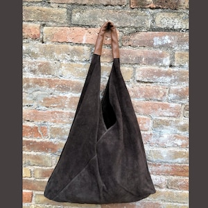 Bolso de piel de ante marrón oscuro. Bolso de hombro de piel auténtica. Bolso origami con detalle de piel marrón camel. Bolso shopper grande. Monedero marrón.