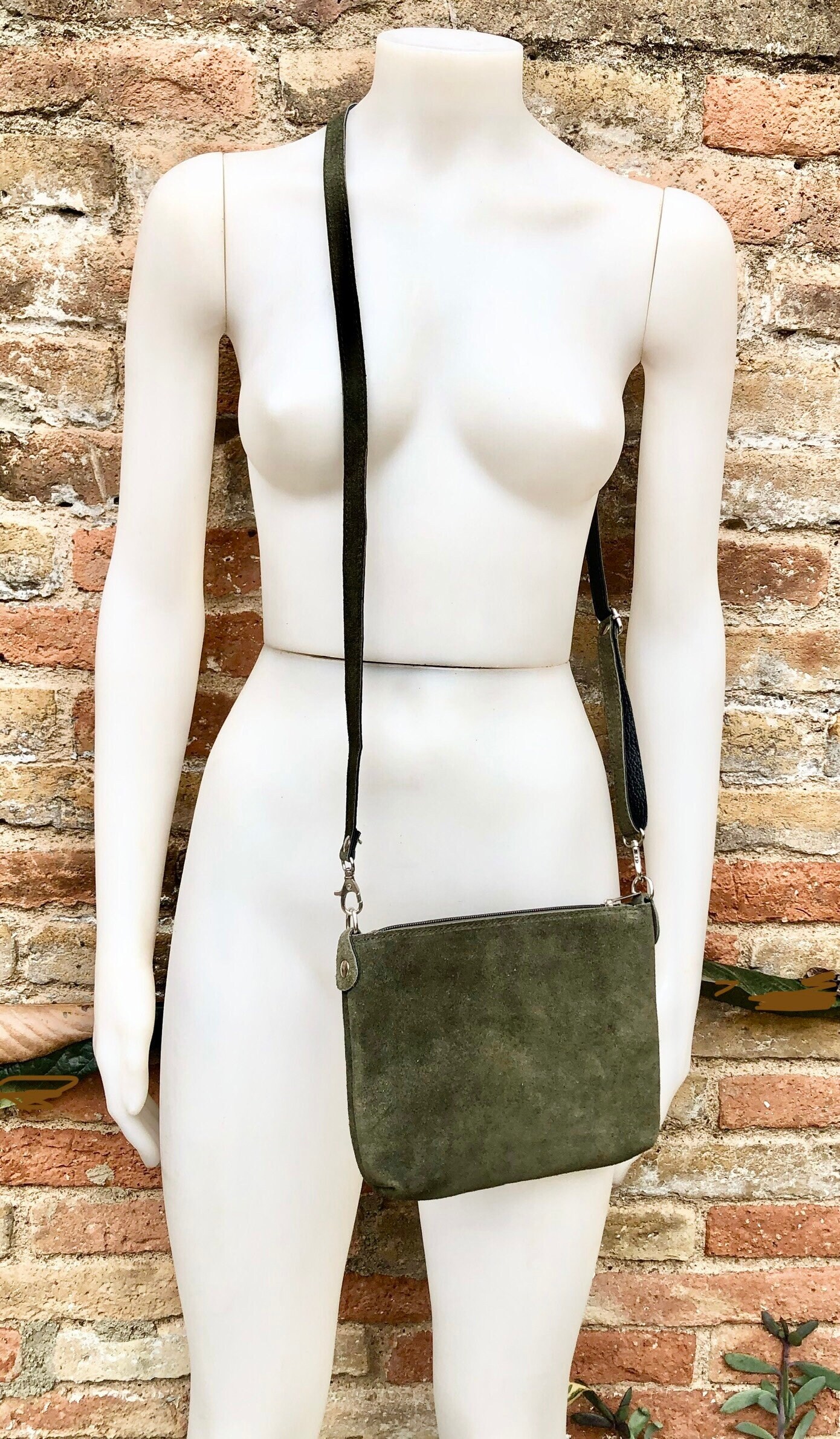 ハンドバッグ SUEDE POCHETTE Suede Leather Bag in Dark Green. Cross Body Bag, Shoulder