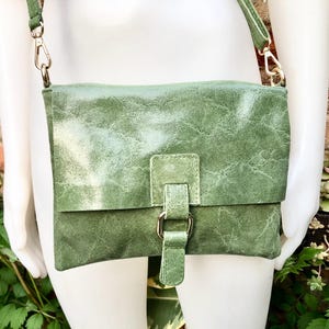 Green crossbody bag. Genuine leather small leather bag. Messenger bag with zipper and flap. Small green leather purse.