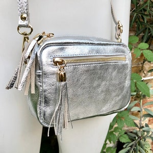 Petit sac en cuir ARGENT. Sac à bandoulière / bandoulière en cuir GENUiNE. Sac en cuir brillant métallisé. Sangle réglable + fermeture éclair. sac à main en argent