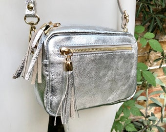 Small SILVER leather bag. Cross body / shoulder bag in GENUiNE leather. Metallic shine leather bag. Adjustable strap + zipper. silver purse